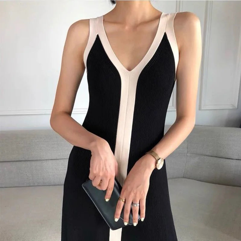 Ines | Sleeveless Dress with V-Neck