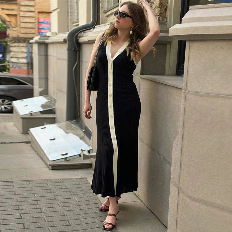 Ines | Sleeveless Dress with V-Neck
