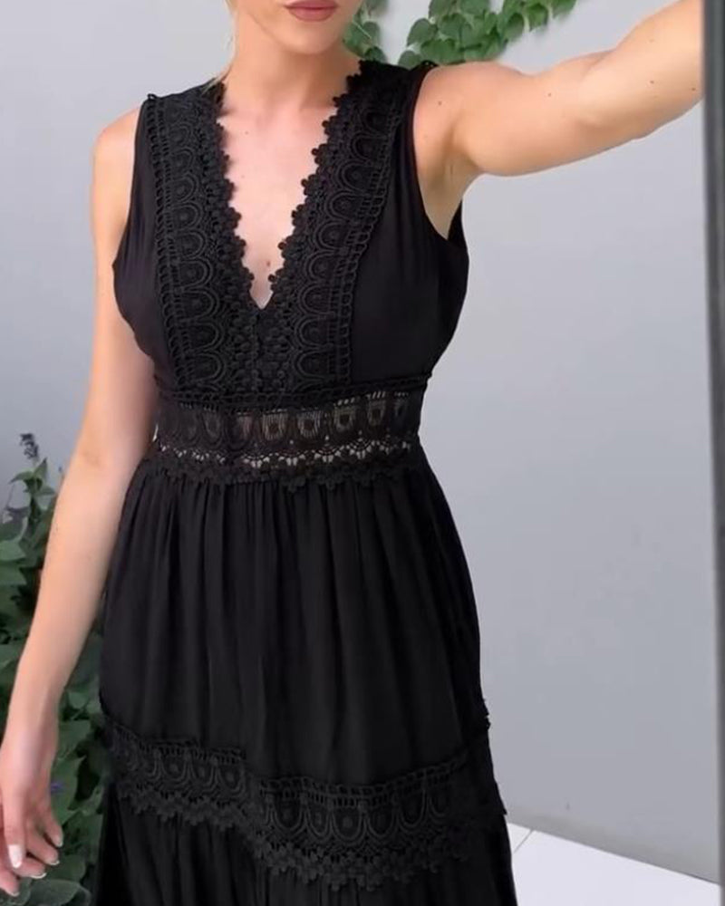 Clara | Lace Dress with V-Neck