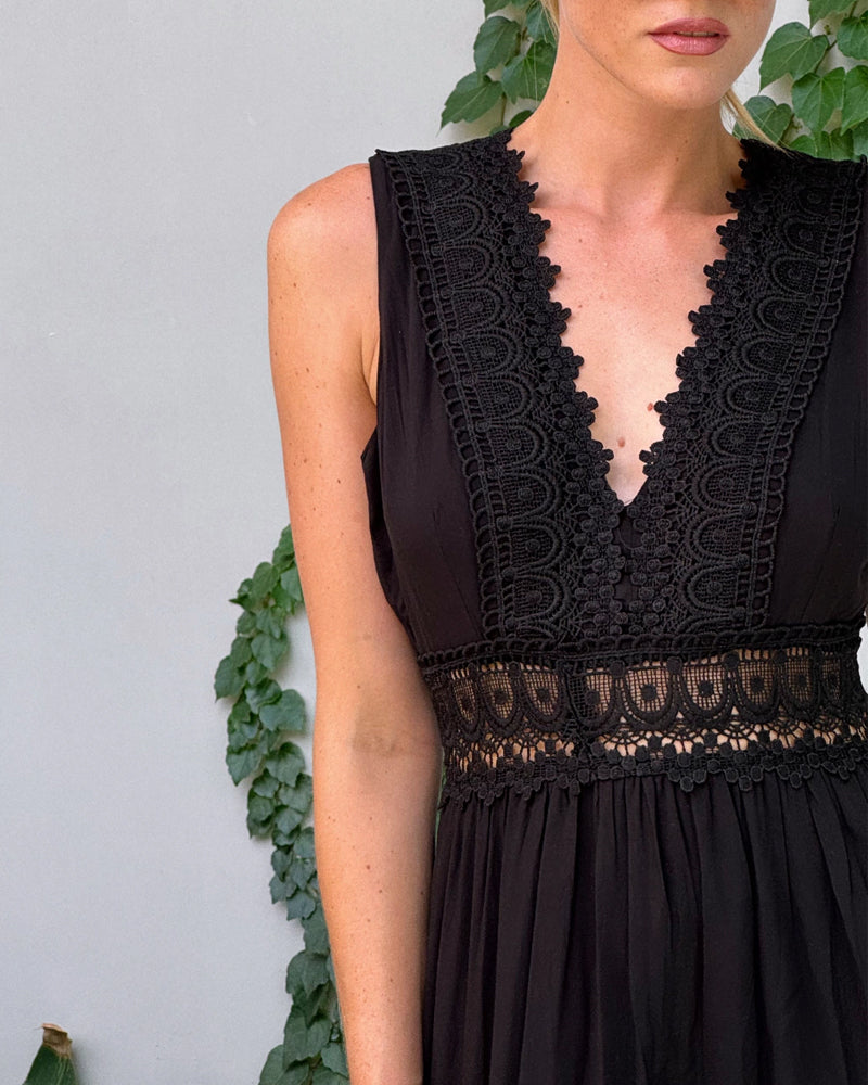 Clara | Lace Dress with V-Neck