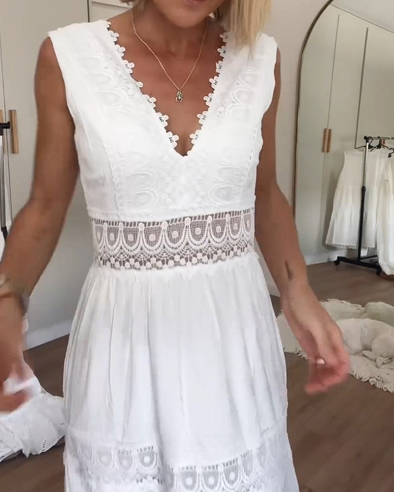 Clara | Lace Dress with V-Neck