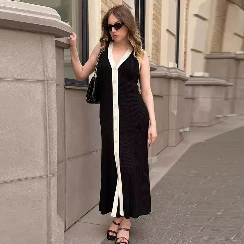 Ines | Sleeveless Dress with V-Neck