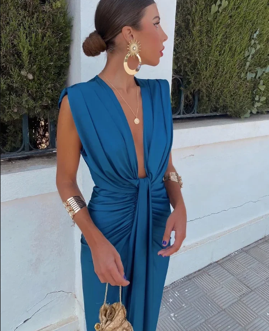 Dorothea | Evening Dress with Deep Neckline