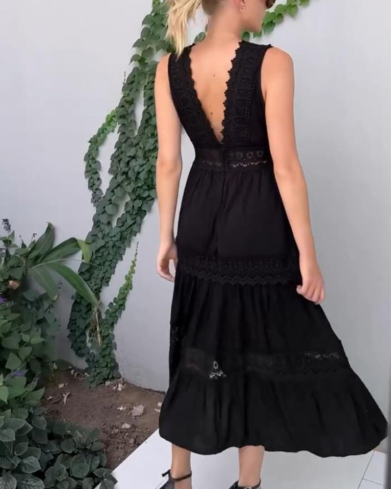 Clara | Lace Dress with V-Neck