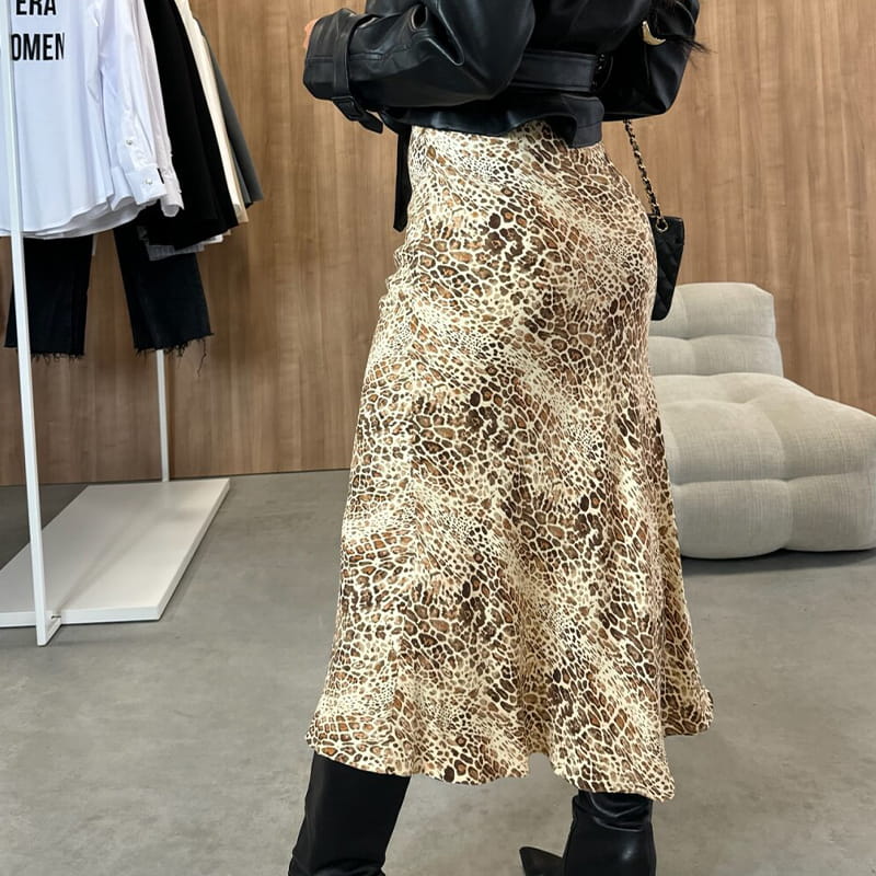 SIDONIE I FASHIONABLE SKIRT WITH ANIMAL PRINT